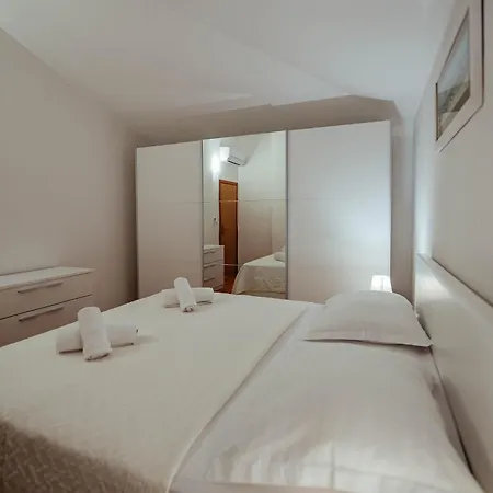 فيلة Latica Donji Proložac