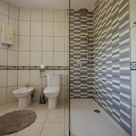 Latica فيلة Donji Proložac